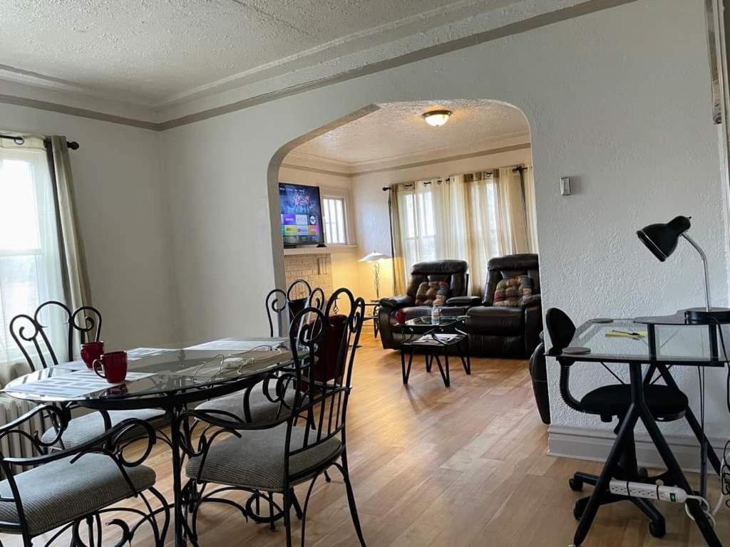 2 Bedroom Apt Near Great Lakes Naval Base And 6 Flags Waukegan Extérieur photo
